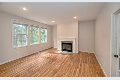 5 Bay Farm Ln, Grafton, MA 01560 - Photo 8