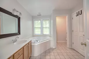 5 Bay Farm Ln, Grafton, MA 01560 - Photo 18