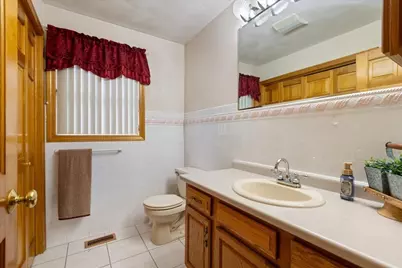 8 Hunter Ave, Methuen, MA 01844 - Photo 8