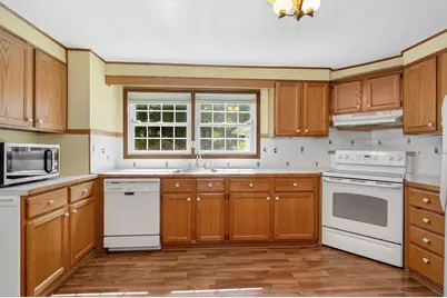 16 Porter Rd, Chelmsford, MA 01824 - Photo 8