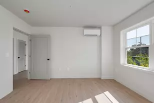 131 Perry St, Lowell, MA 01852 - Photo 12