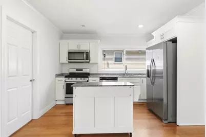 23 Thorndike St, Revere, MA 02151 - Photo 4