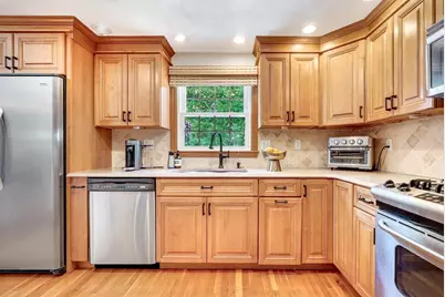 2 Town Line Rd, Burlington, MA 01803 - Photo 12