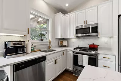 515 E 8th St #3, Boston, MA 02127 - Photo 8