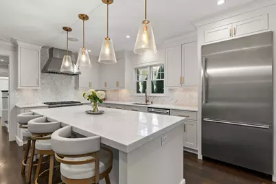 2 Hemenway Ave, Melrose, MA 02176 - Photo 4