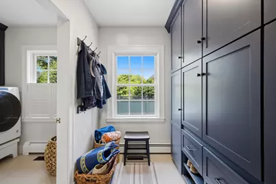 5 Bartlett St, Marblehead, MA 01945 - Photo 10