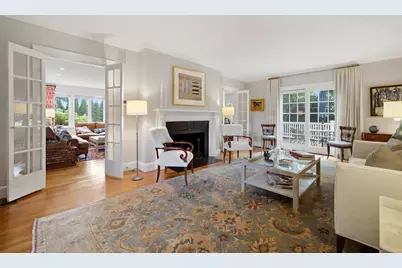 5 Bartlett St, Marblehead, MA 01945 - Photo 4