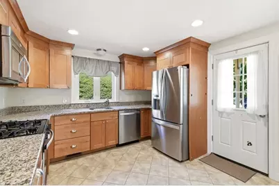 92 Lake Ave, Walpole, MA 02081 - Photo 6