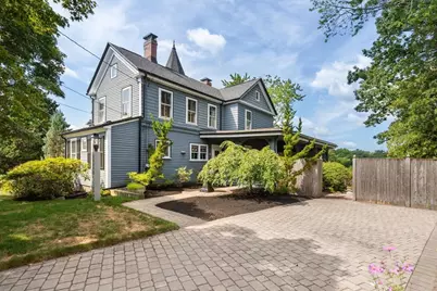 8 Leonard Cir, Medford, MA 02155 - Photo 2