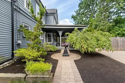 8 Leonard Cir, Medford, MA 02155 - Photo 4
