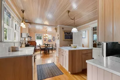 8 Leonard Cir, Medford, MA 02155 - Photo 12