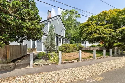 8 Leonard Cir, Medford, MA 02155 - Photo 4