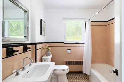 154 Bellingham Rd, Brookline, MA 02467 - Photo 12