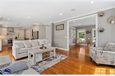 92 Plain St W, Berkley, MA 02779 - Photo 4