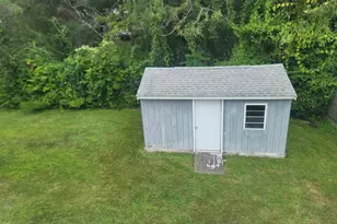 90 Lynn Fells Pkwy, Saugus, MA 01906 - Photo 12