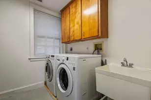1 W Hill Pl, Boston, MA 02114 - Photo 30