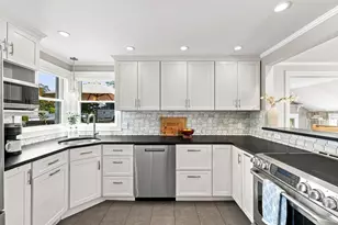 17 Greenwood Rd, Peabody, MA 01960 - Photo 4