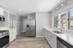 7 Hawthorn, Everett, MA 02149 - Photo 2