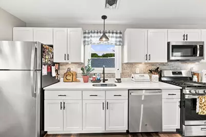 47 Perkins St, Somerset, MA 02725 - Photo 18