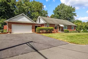 538 Newton St, South Hadley, MA 01075 - Photo 4