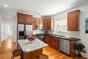 35 White Pl, Brookline, MA 02445 - Photo 2