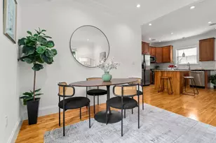 35 White Pl, Brookline, MA 02445 - Photo 4