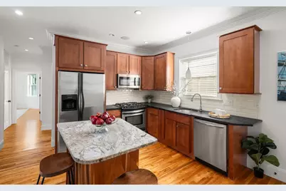 35 White Pl #3, Brookline, MA 02445 - Photo 4