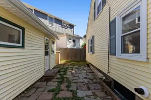 37 West St, Marblehead, MA 01945 - Photo 30