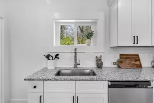 42 Washington St, Monson, MA 01057 - Photo 14