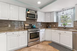 22 Aberdeen Ave, Waltham, MA 02453 - Photo 12