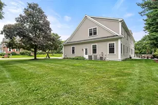 37 Mayflower Rd, Winchester, MA 01890 - Photo 4
