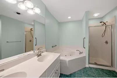 9 Bishops Forest Dr #9, Waltham, MA 02452 - Photo 8