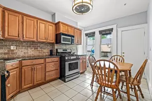 22 Auburn St, Malden, MA 02148 - Photo 1
