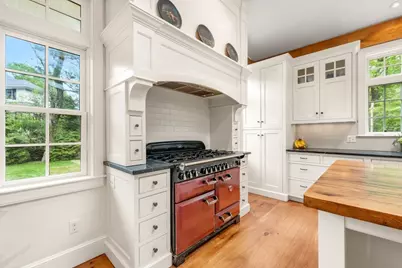 41 Longmeadow Road, Wellesley, MA 02482 - Photo 12