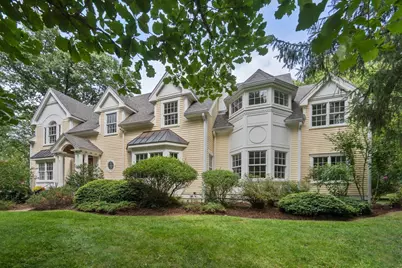 1 Kenilworth Circle, Wellesley, MA 02482 - Photo 2