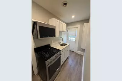 7 Phillips St #3, Beverly, MA 01915 - Photo 2