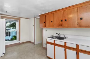 32 Vernon St, Waltham, MA 02453 - Photo 16