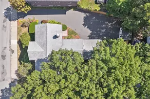 32 Vernon St, Waltham, MA 02453 - Photo 32