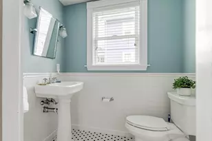 52 Hillsdale Rd, Medford, MA 02155 - Photo 16