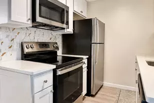 21 Greenwood St, Melrose, MA 02176 - Photo 10
