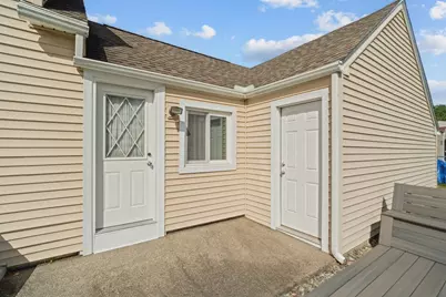 389 Abbott St, Springfield, MA 01118 - Photo 32