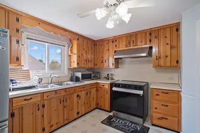 389 Abbott St, Springfield, MA 01118 - Photo 4