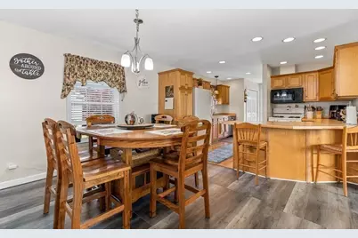 21 Hemlock Dr, Bridgewater, MA 02324 - Photo 6
