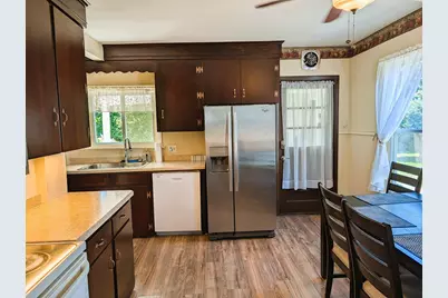 27 South Street, South Hadley, MA 01075 - Photo 8
