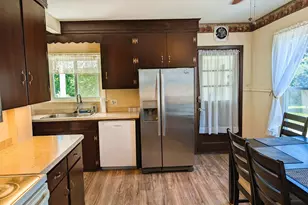 27 South St, South Hadley, MA 01075 - Photo 8