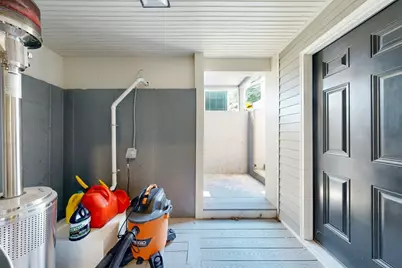613 E 6th Street #1, Boston, MA 02127 - Photo 30