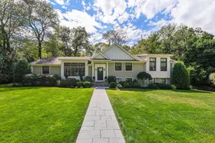 54 Edmunds Rd, Wellesley, MA 02481 - Photo 2