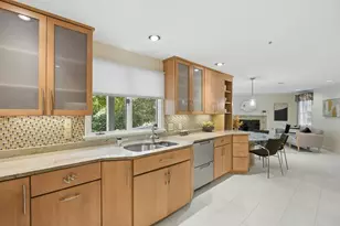 18 Lois Ln, Lexington, MA 02420 - Photo 8
