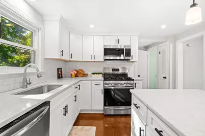 37 Andrews St, Medford, MA 02155 - Photo 8