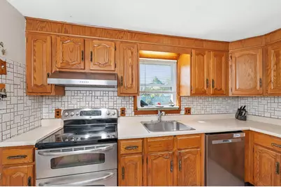 9 Fosters Ln, Wakefield, MA 01880 - Photo 4